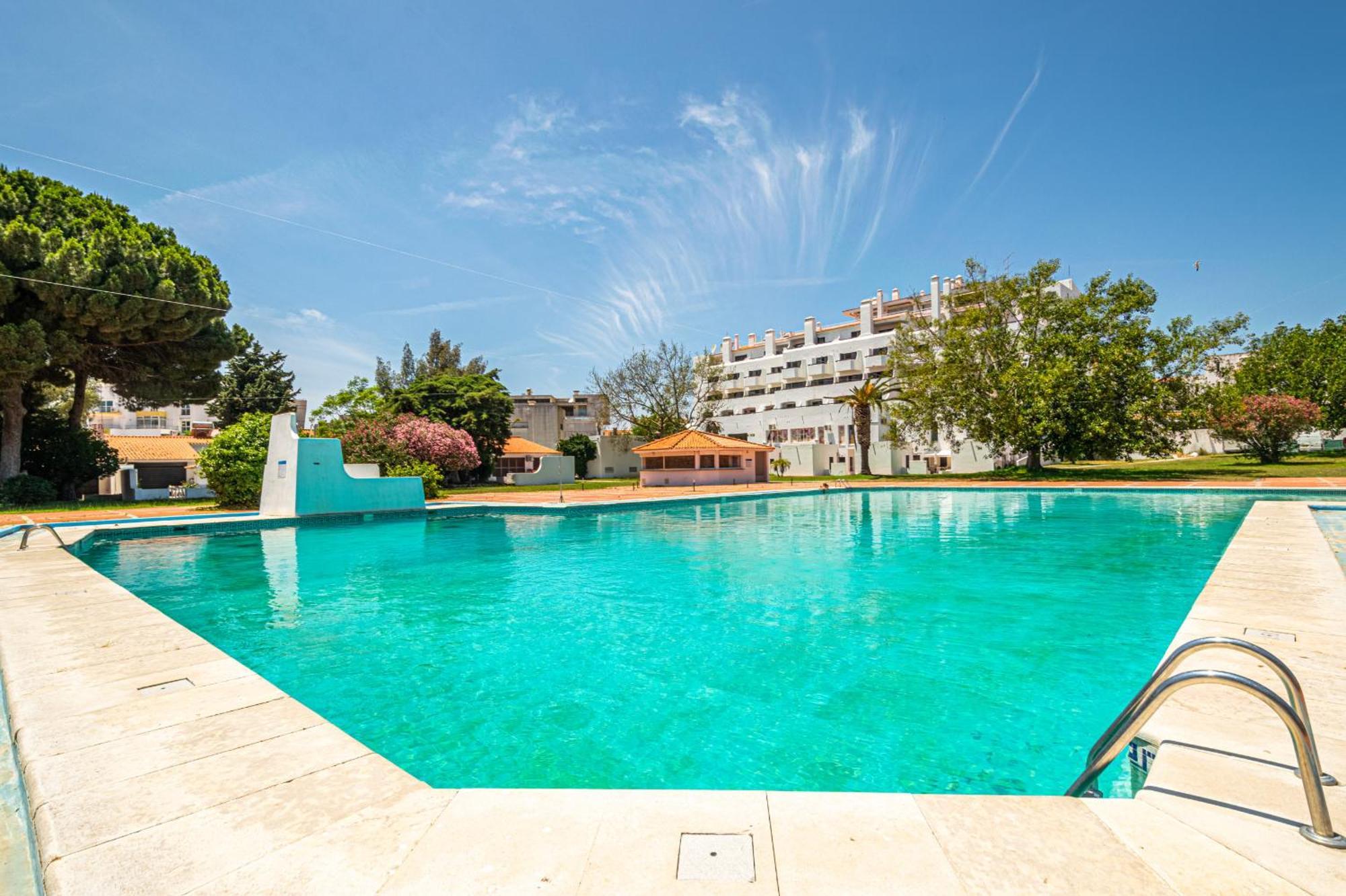 Beguest Oura Vilanova